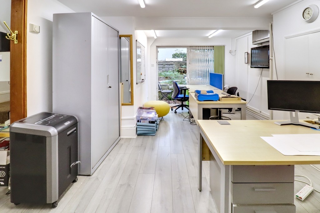 Images for Junction Road EAID:c8d5f0ae42d594d169bca90f3b8b041a BID:1