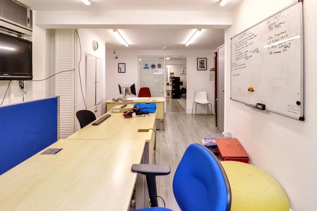 Images for Junction Road EAID:c8d5f0ae42d594d169bca90f3b8b041a BID:1