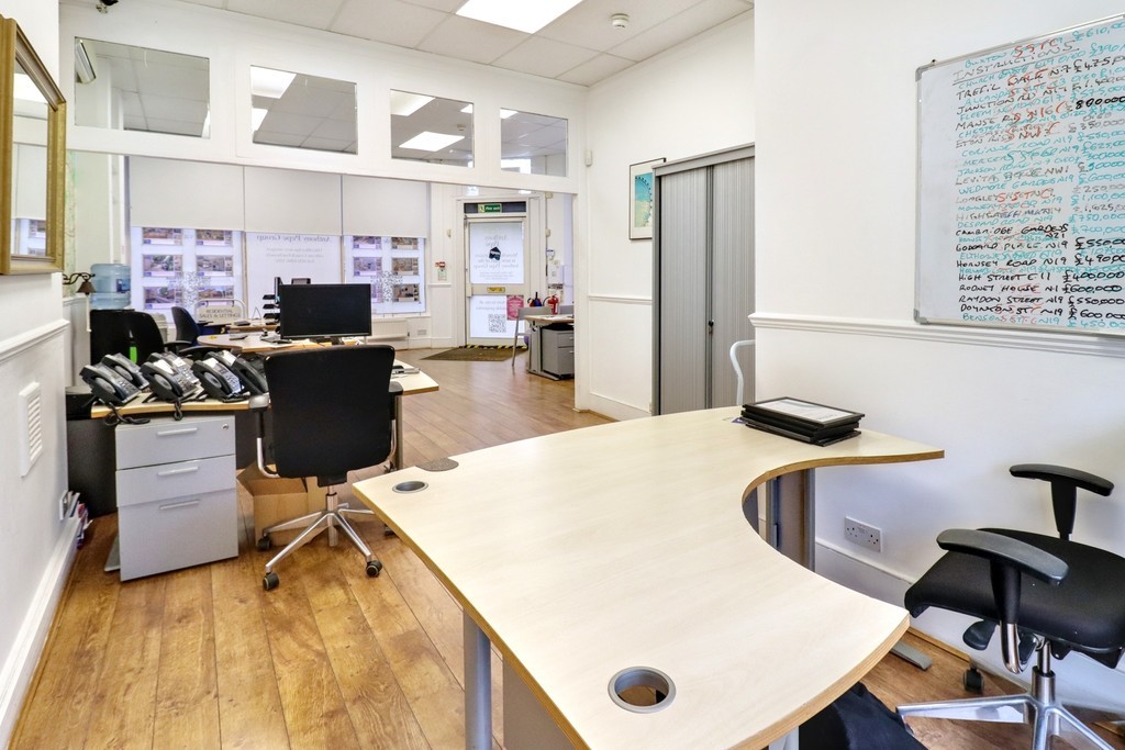 Images for Junction Road EAID:c8d5f0ae42d594d169bca90f3b8b041a BID:1