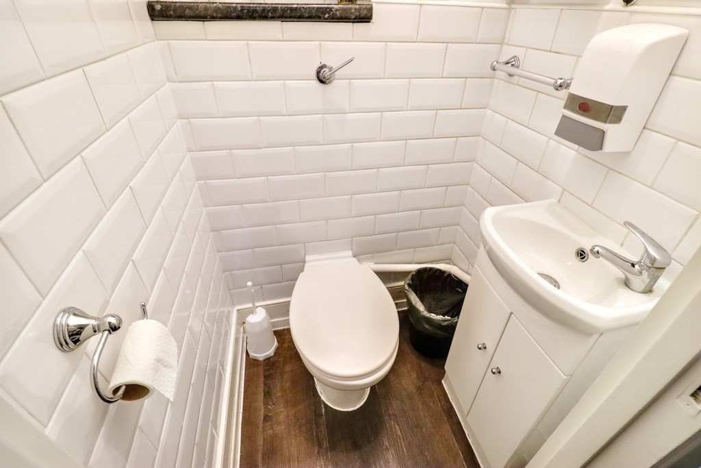 Images for Junction Road EAID:c8d5f0ae42d594d169bca90f3b8b041a BID:1