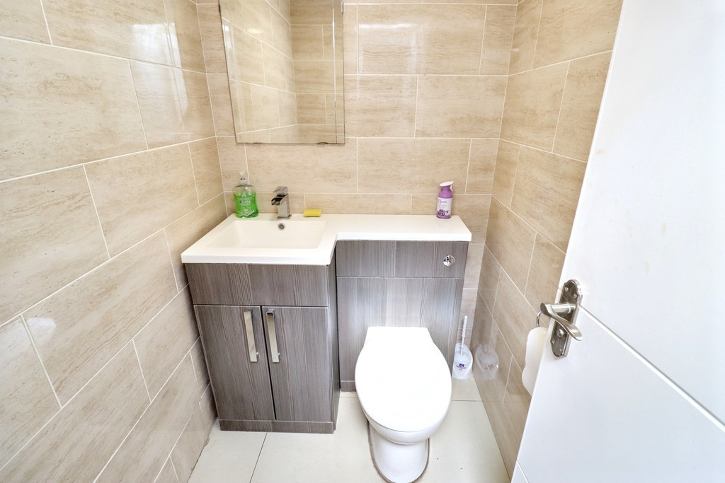 Images for Seven Sisters Road, Holloway EAID:c8d5f0ae42d594d169bca90f3b8b041a BID:1