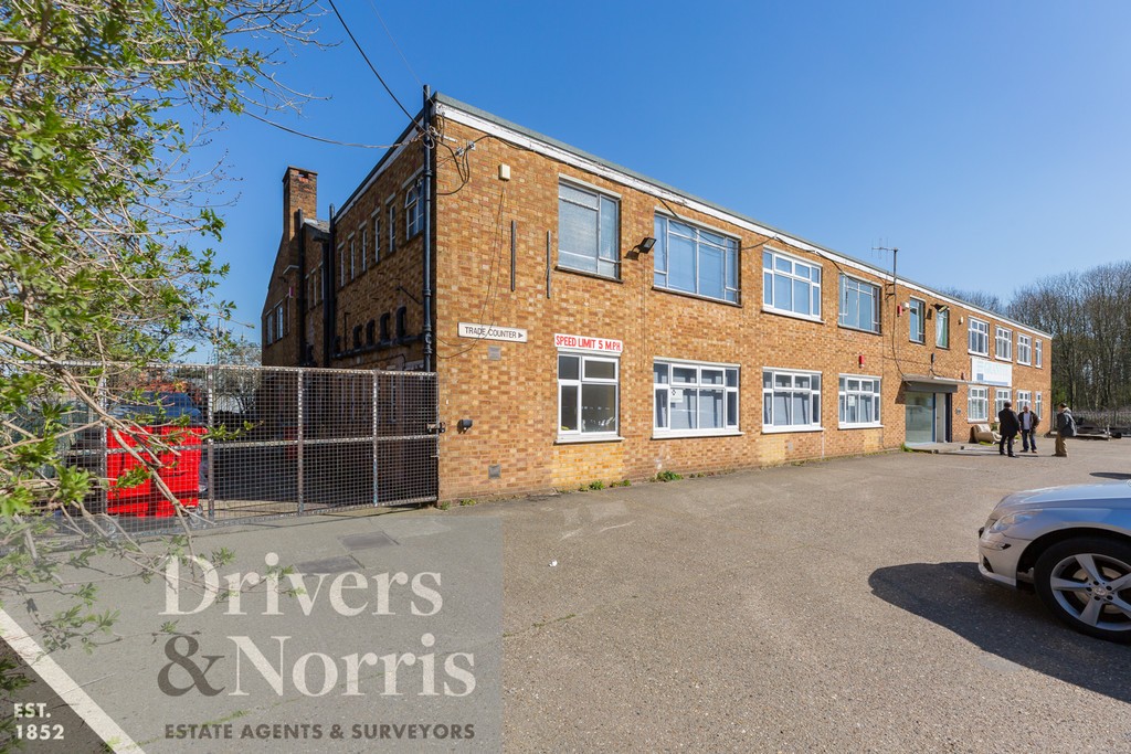 Images for Delamare Road, Cheshunt EAID:c8d5f0ae42d594d169bca90f3b8b041a BID:1