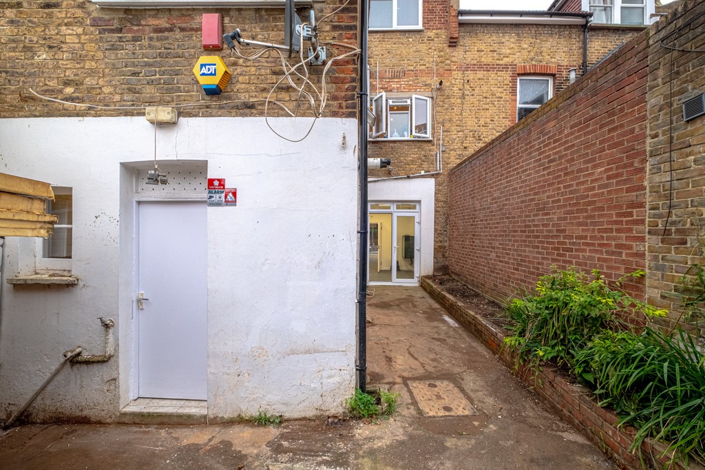 Images for High Road, East Finchley EAID:c8d5f0ae42d594d169bca90f3b8b041a BID:1