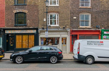 Compton Street - EAID:c8d5f0ae42d594d169bca90f3b8b041a, BID:1