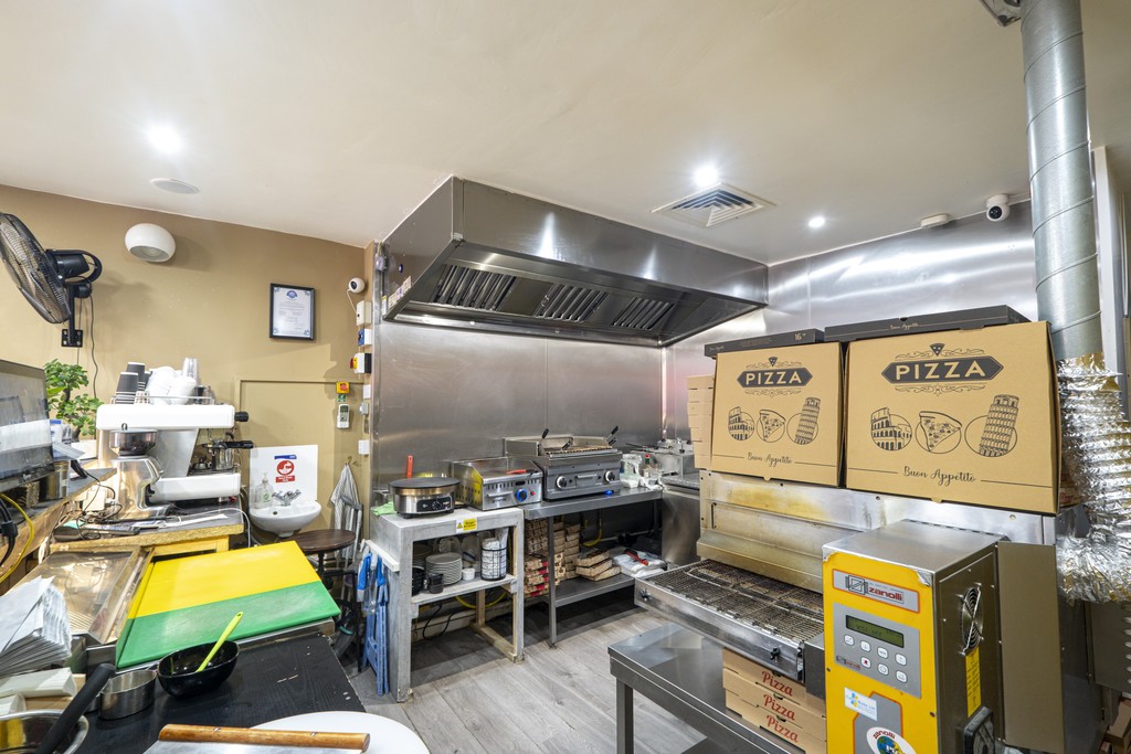 Images for Turnpike Lane, London EAID:c8d5f0ae42d594d169bca90f3b8b041a BID:1