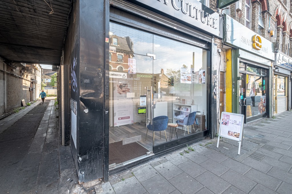 Images for Turnpike Lane, Harringey EAID:c8d5f0ae42d594d169bca90f3b8b041a BID:1