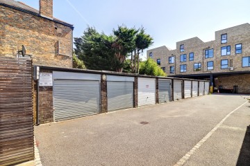 Viceroy Close, East Finchley - EAID:c8d5f0ae42d594d169bca90f3b8b041a, BID:1