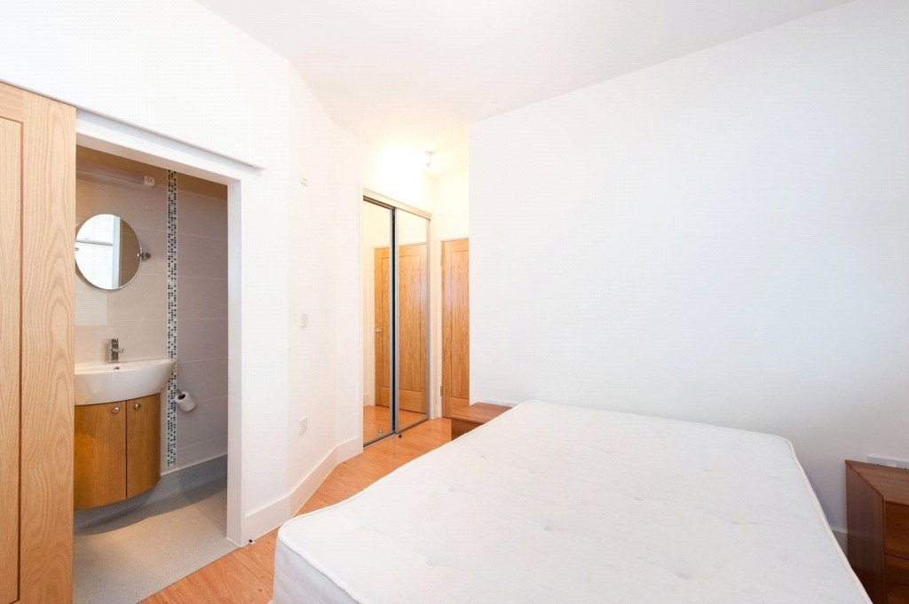 Images for Aldgate East, London EAID:1045282125 BID:DAN