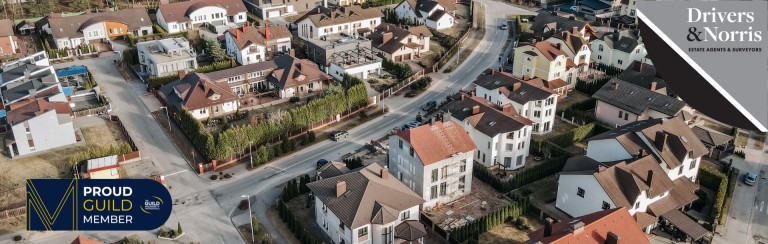 Housing market sees seasonal dip as estate agents agree fewer sales