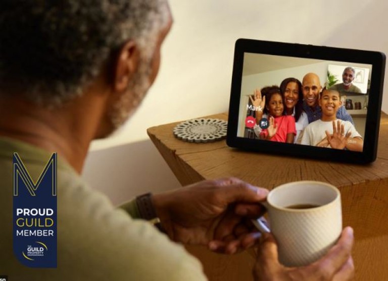  How to use technology and social media to keep in touch with family